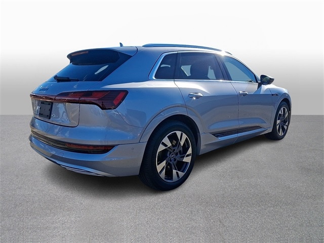 Thumbnail: 2022 Audi e-tron - 4