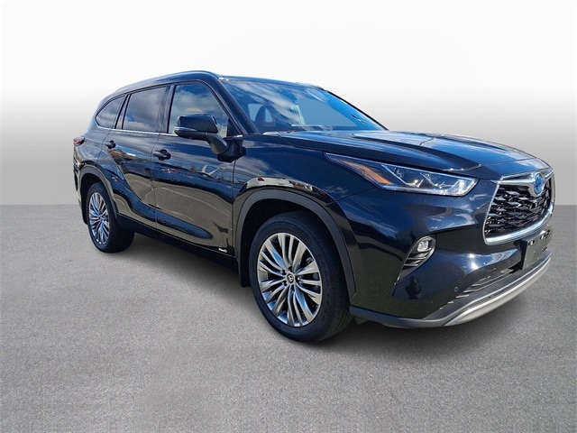 Thumbnail: 2024 Toyota Highlander - 3