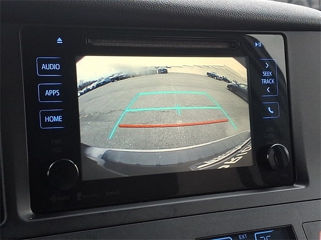 Thumbnail: 2017 Toyota Sienna - 18