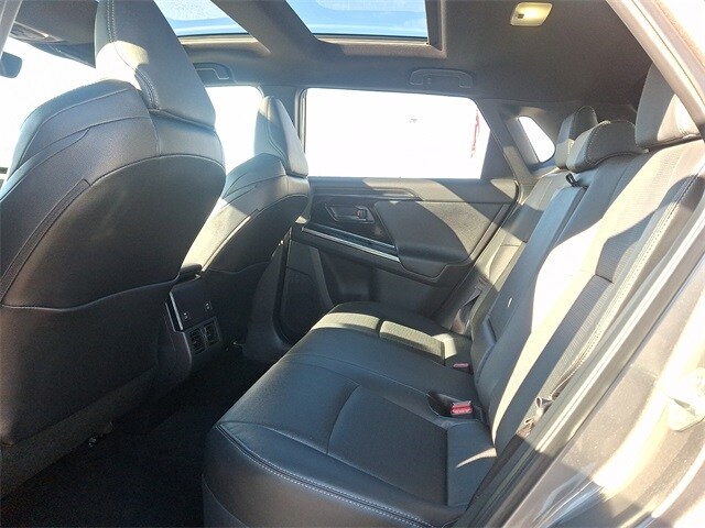 Thumbnail: 2023 Toyota bZ4X - 10