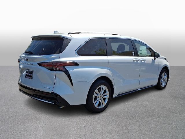 Thumbnail: 2026 Toyota Sienna - 3