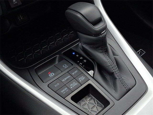 Thumbnail: 2025 Toyota RAV4 - 13