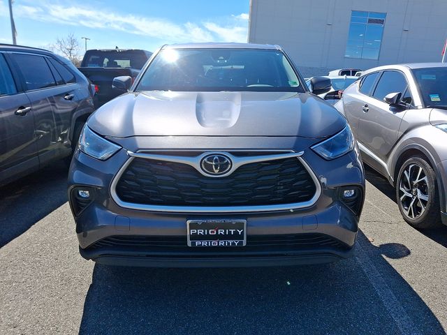 Thumbnail: 2022 Toyota Highlander - 3