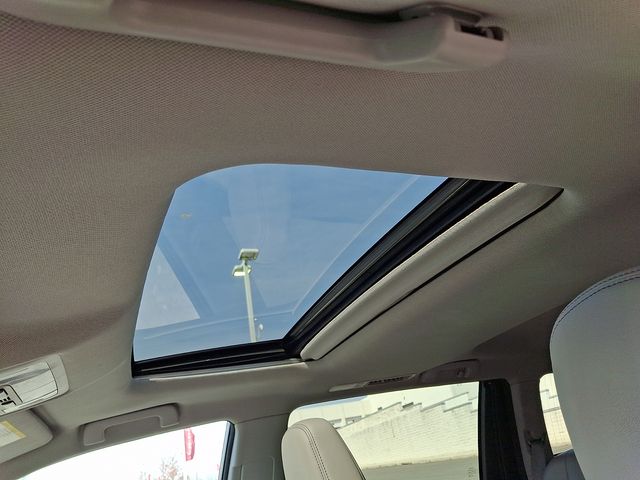 Thumbnail: 2016 Toyota Highlander - 15