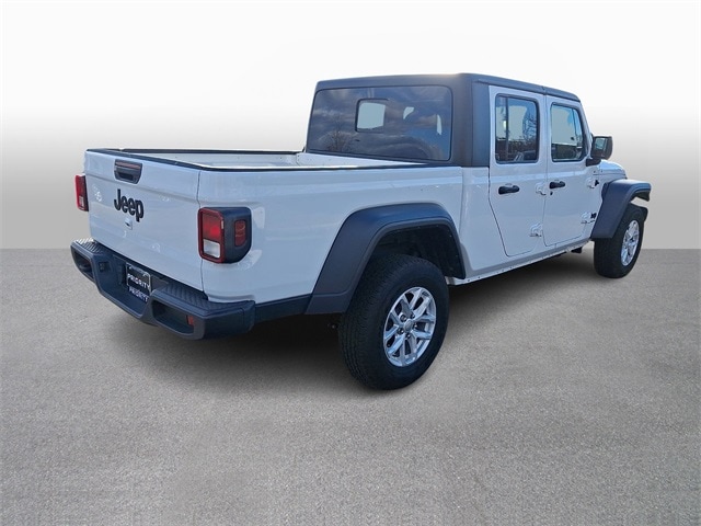 Thumbnail: 2023 Jeep Gladiator - 4