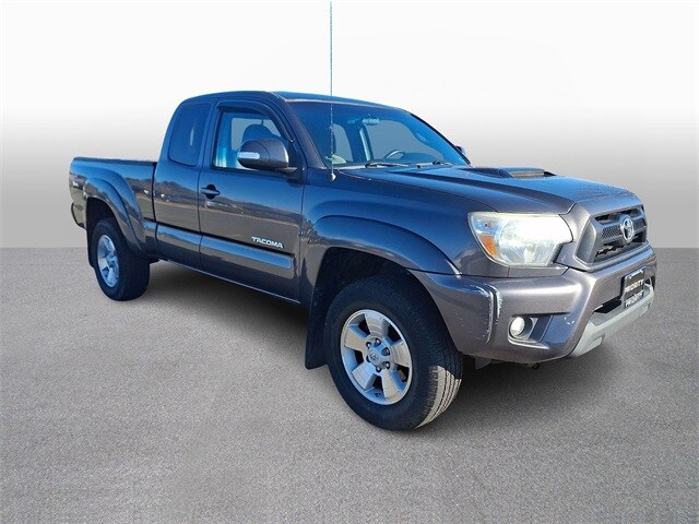 Thumbnail: 2015 Toyota Tacoma - 3