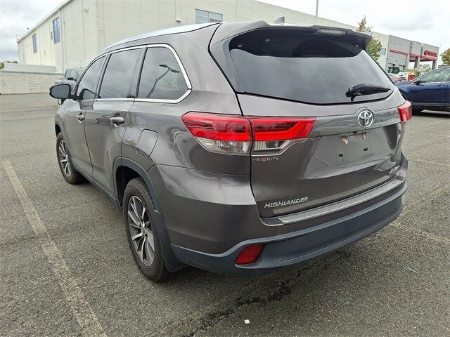 Thumbnail: 2019 Toyota Highlander - 9