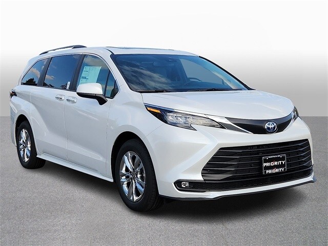 Thumbnail: 2025 Toyota Sienna - 3