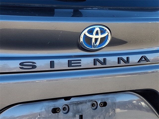 Thumbnail: 2021 Toyota Sienna - 31