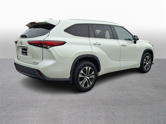 Thumbnail: 2021 Toyota Highlander - 4