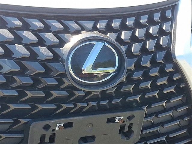 Thumbnail: 2022 Lexus UX - 5