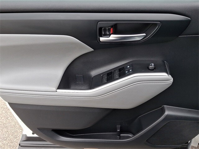 Thumbnail: 2021 Toyota Highlander - 13