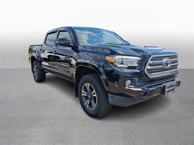 Thumbnail: 2016 Toyota Tacoma - 3