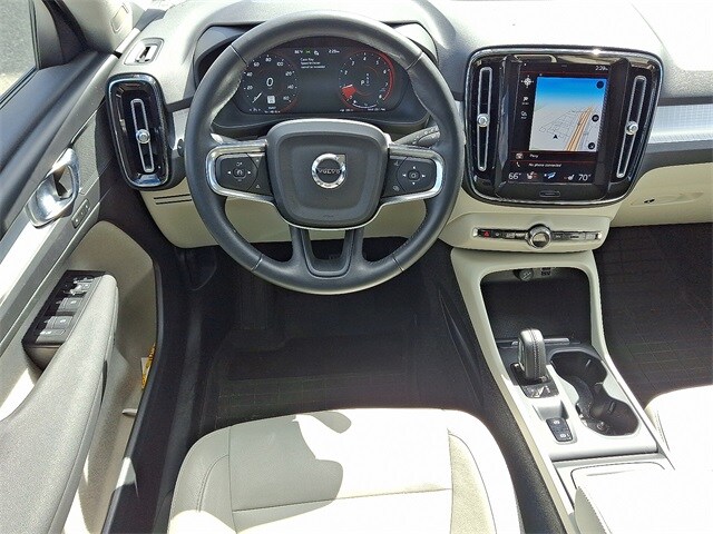 Thumbnail: 2021 Volvo XC40 - 10