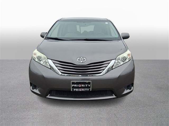 Thumbnail: 2017 Toyota Sienna - 2
