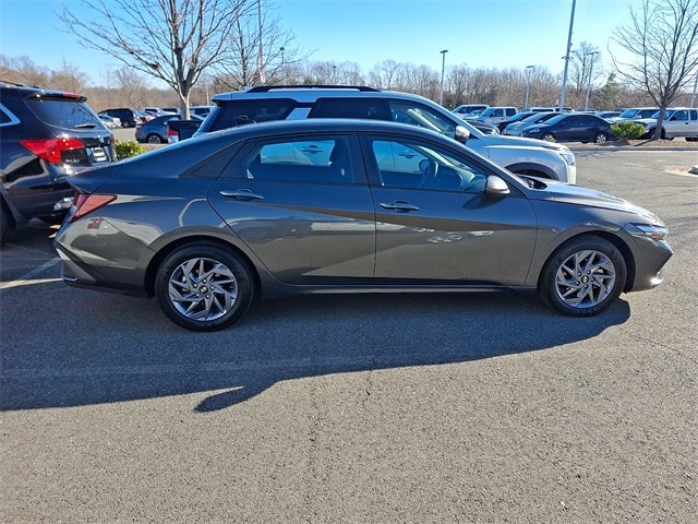 Thumbnail: 2024 Hyundai Elantra - 7