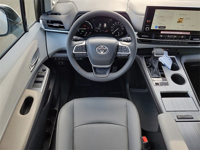 Thumbnail: 2025 Toyota Sienna - 10
