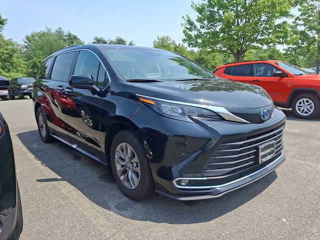 Thumbnail: 2024 Toyota Sienna - 2