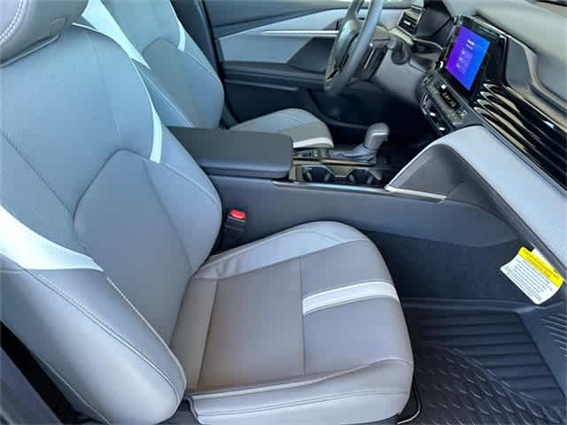 2025 Toyota Camry SE 9