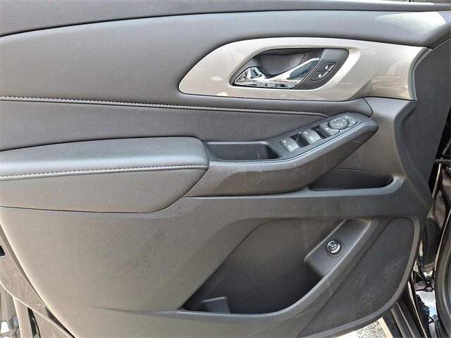 Thumbnail: 2023 Chevrolet Traverse - 10