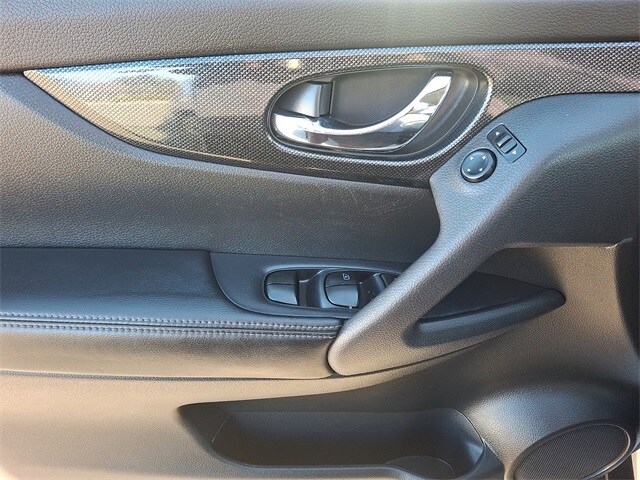 Thumbnail: 2014 Nissan Rogue - 12