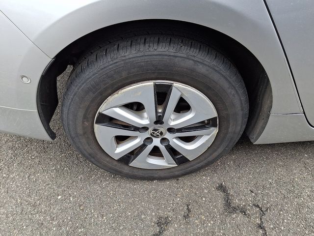 Thumbnail: 2017 Toyota Prius - 7