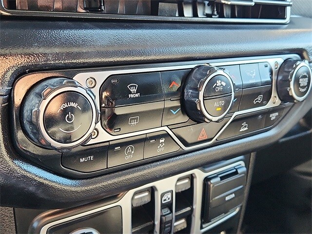 Thumbnail: 2025 Jeep Wrangler - 16