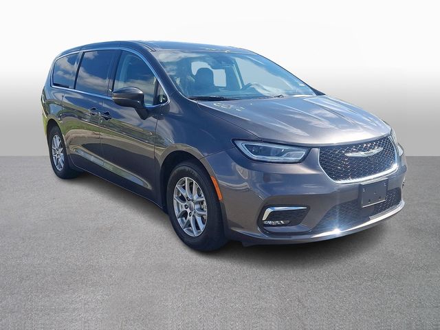 Thumbnail: 2023 Chrysler Pacifica - 3