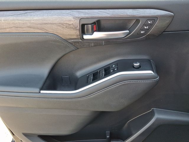 Thumbnail: 2021 Toyota Highlander - 13