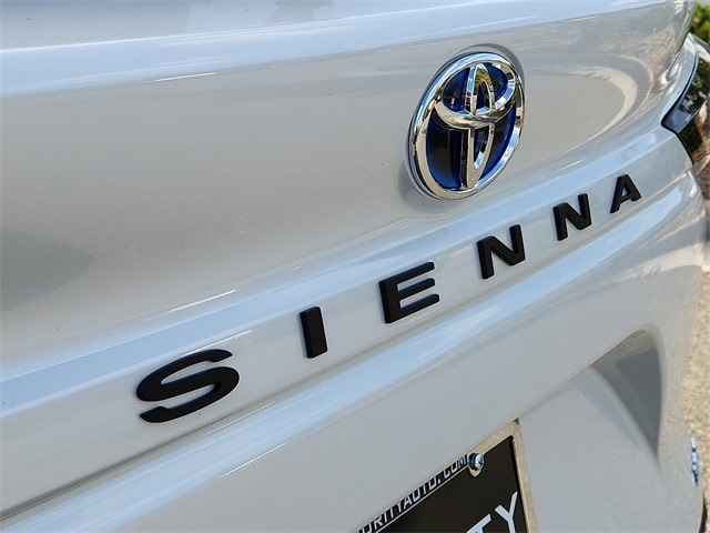 Thumbnail: 2025 Toyota Sienna - 23