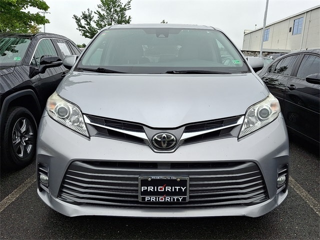 Thumbnail: 2018 Toyota Sienna - 2