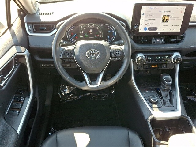 Thumbnail: 2025 Toyota RAV4 - 11