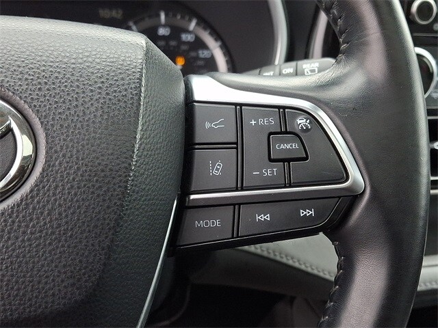 Thumbnail: 2021 Toyota Highlander - 23