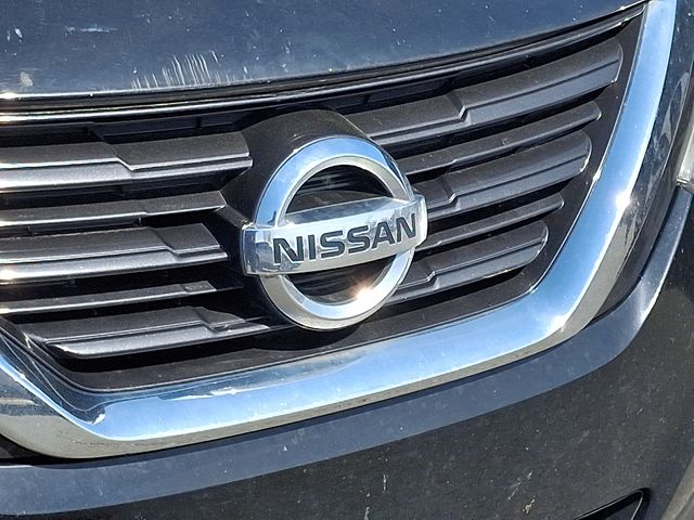 Thumbnail: 2017 Nissan Altima - 10