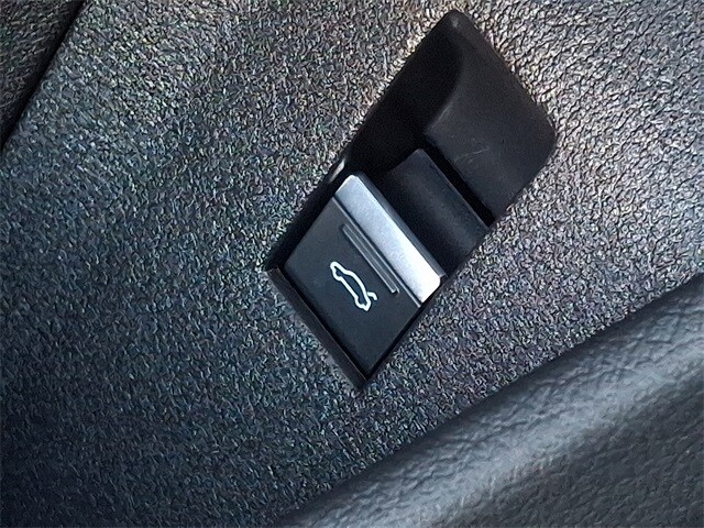 Thumbnail: 2022 Audi e-tron - 30