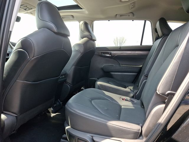 Thumbnail: 2021 Toyota Highlander - 10