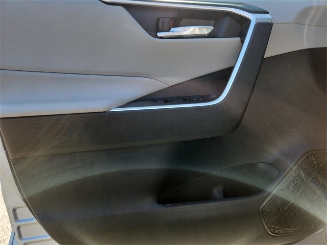 Thumbnail: 2025 Toyota RAV4 - 8