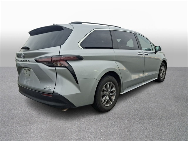 Thumbnail: 2024 Toyota Sienna - 4