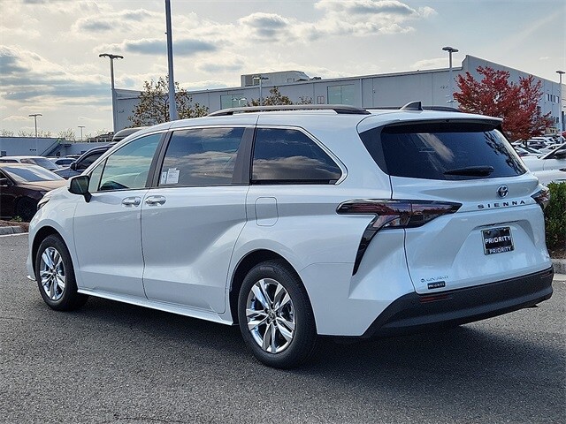 Thumbnail: 2025 Toyota Sienna - 6