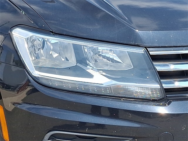 Thumbnail: 2021 Volkswagen Tiguan - 4
