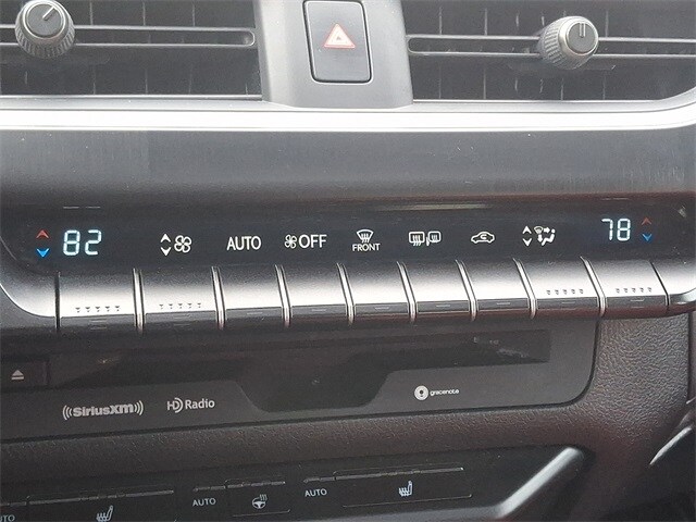 Thumbnail: 2021 Lexus UX - 16