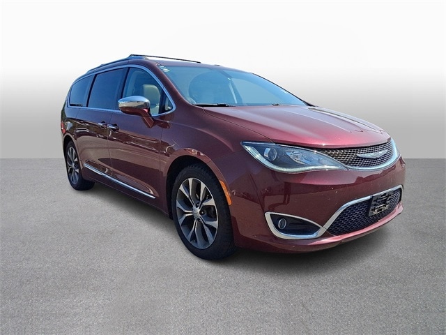 Thumbnail: 2017 Chrysler Pacifica - 3