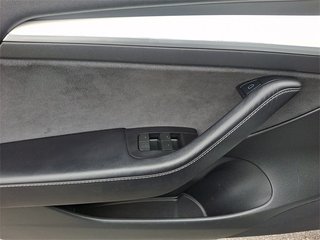 Thumbnail: 2022 Tesla Model 3 - 12