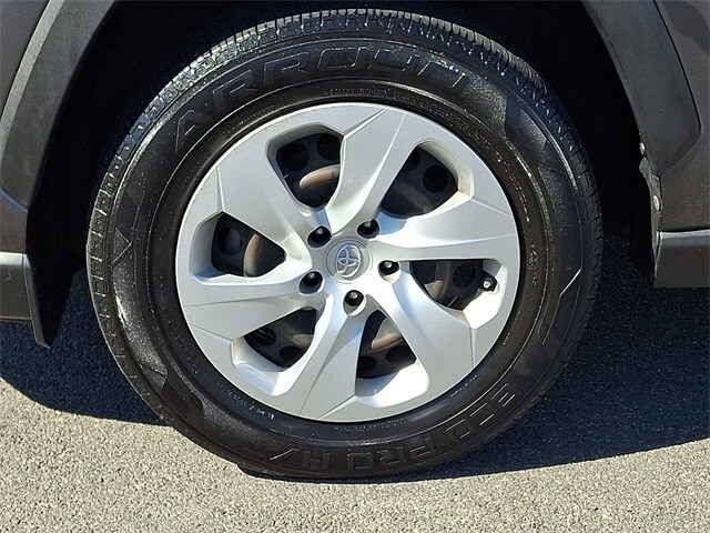 Thumbnail: 2019 Toyota RAV4 - 8