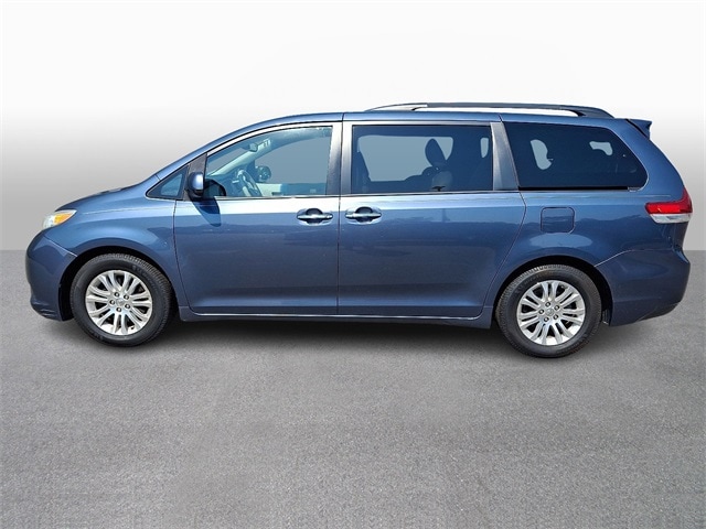 Thumbnail: 2014 Toyota Sienna - 6