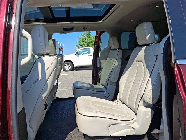 Thumbnail: 2017 Chrysler Pacifica - 10