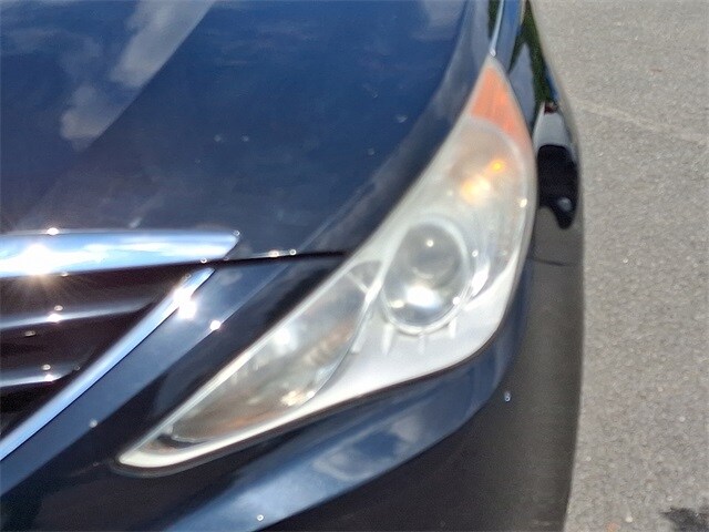 Thumbnail: 2011 Hyundai Sonata - 9