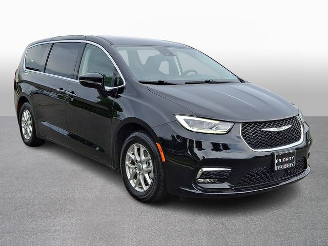 Thumbnail: 2024 Chrysler Pacifica - 3