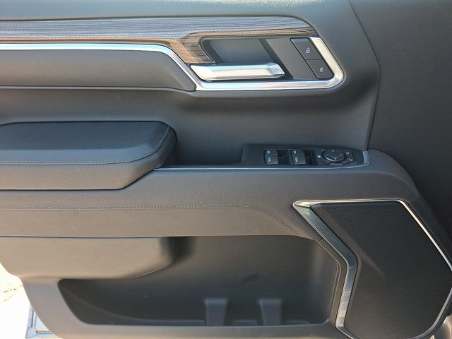 Thumbnail: 2026 Chevrolet Silverado 1500 - 12