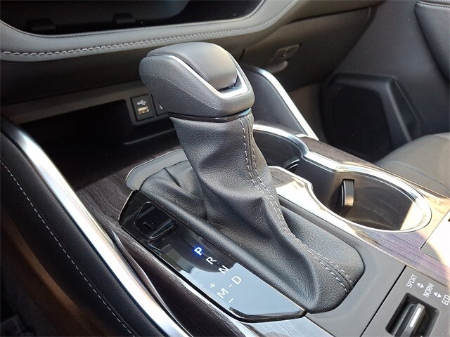 Thumbnail: 2026 Toyota Highlander - 16